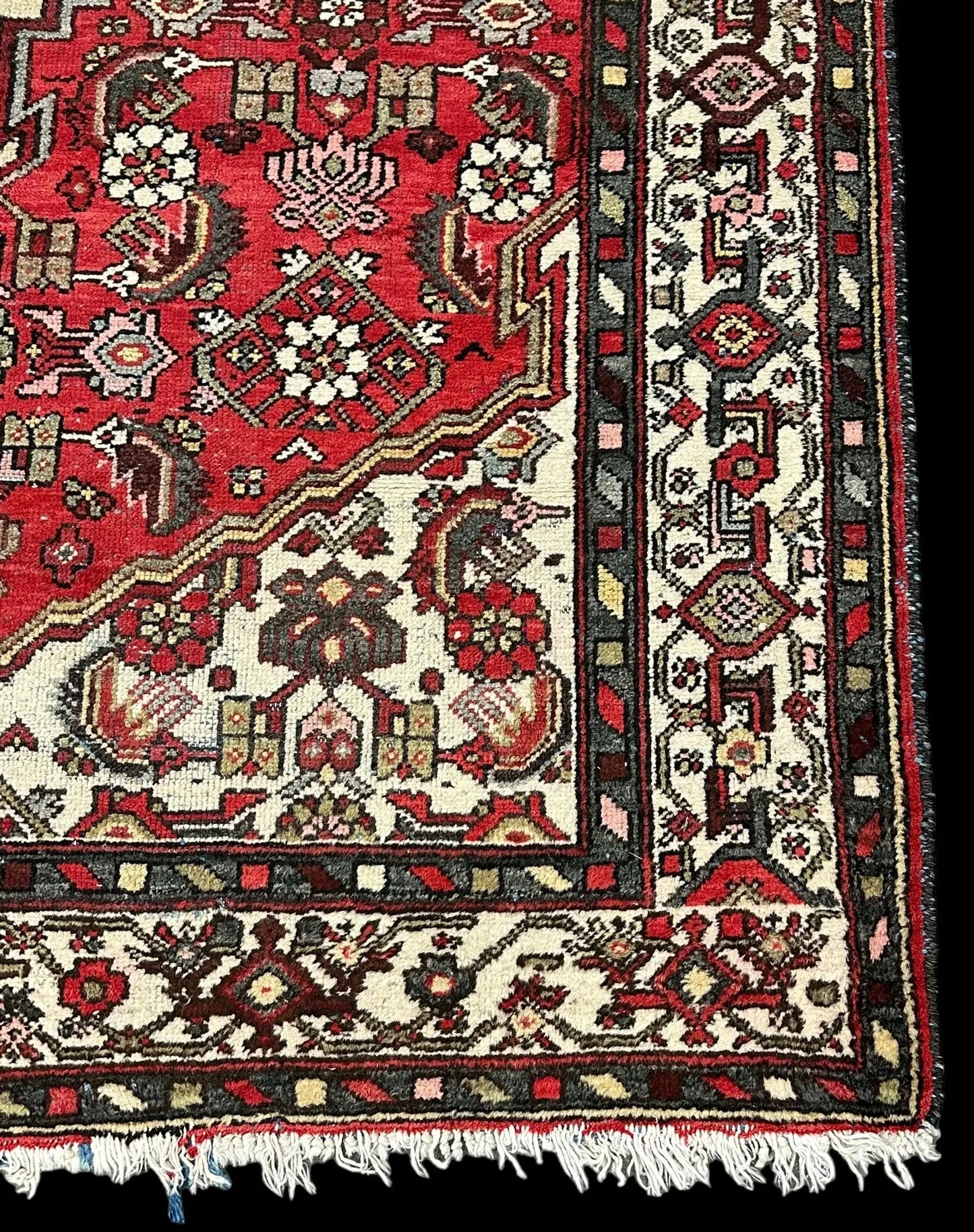 Beautiful Vintage Handmade Wool Rug Colorful Persian Heriz Design 4'4 x 6'8 I Got Rugs Beautiful Vintage Handmade Wool Rug Colorful Persian Heriz Design 4'4 x 6'8 I Got Rugs Handmade Vintage I Got Rugs