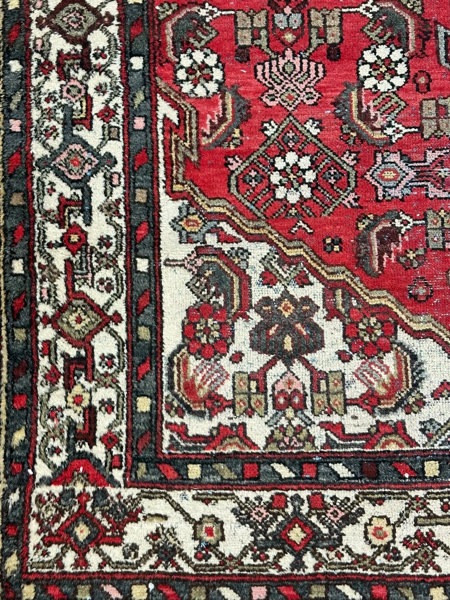 Beautiful Vintage Handmade Wool Rug Colorful Persian Heriz Design 4'4 x 6'8 I Got Rugs Beautiful Vintage Handmade Wool Rug Colorful Persian Heriz Design 4'4 x 6'8 I Got Rugs Handmade Vintage I Got Rugs