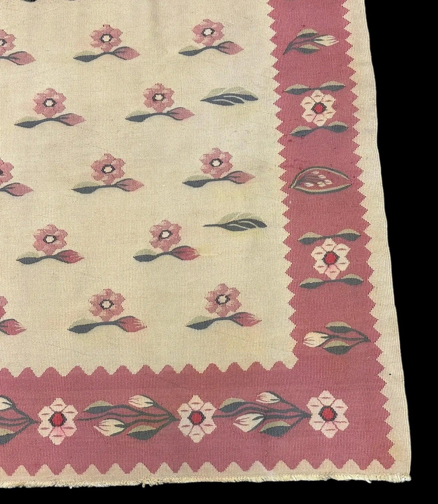 Handmade Vintage Wool Rug Turkish Kilim Floral Pattern Pink/Beige 5' x 7'10 I Got Rugs