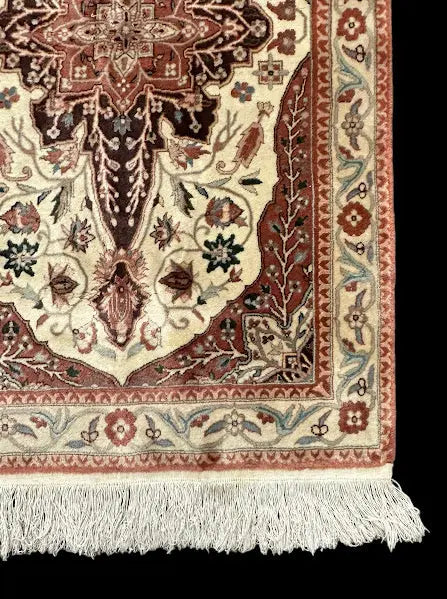 Hand- Knotted Vintage Wool Rug Persian Floral Design in Peach/ Ivory 3' x 5'9 I Got Rugs