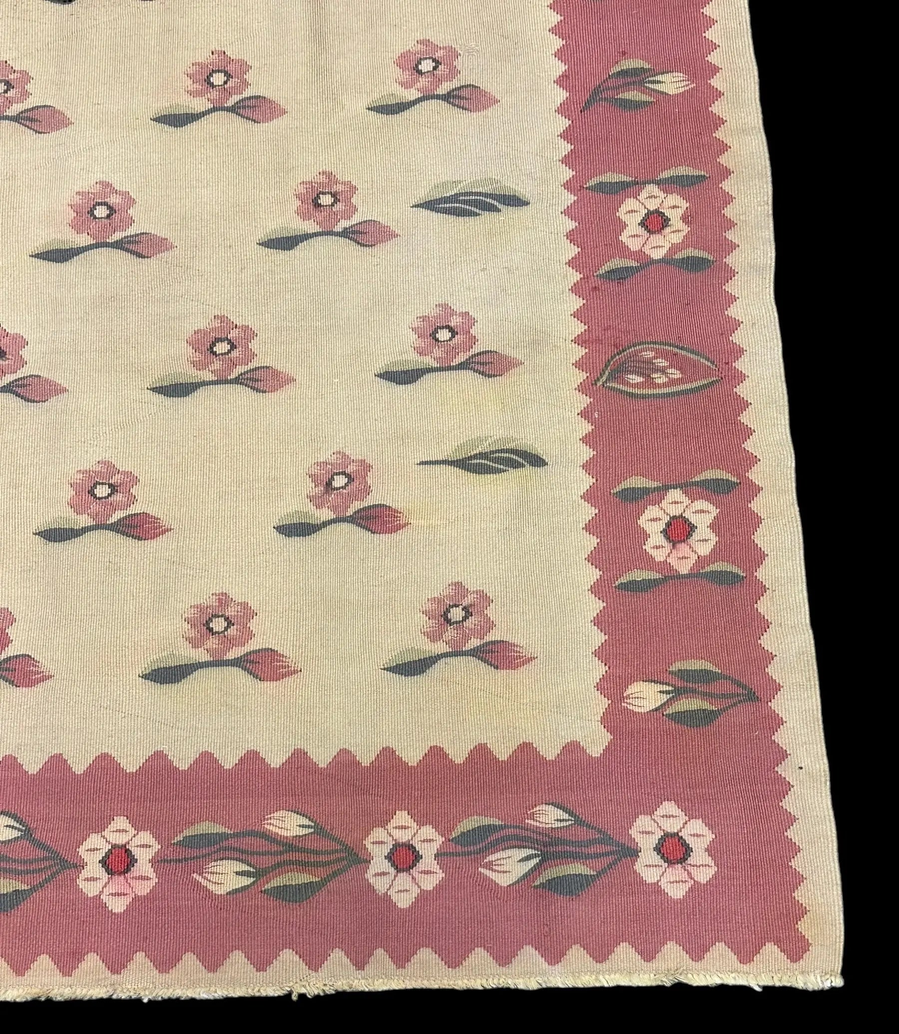 Handmade Vintage Wool Rug Turkish Kilim Floral Pattern Pink/Beige 5' x 7'10 I Got Rugs