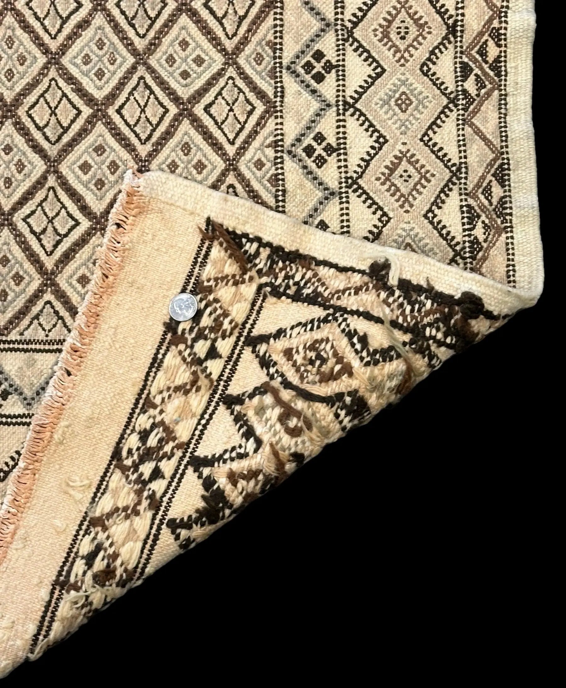 Handmade Vintage Wool Rug Moroccan Berber Beige Tribal Design 2'5 x 4'10 I Got Rugs Handmade Vintage Wool Rug Moroccan Berber Beige Tribal Design 2'5 x 4'10 I Got Rugs Handmade Vintage I Got Rugs