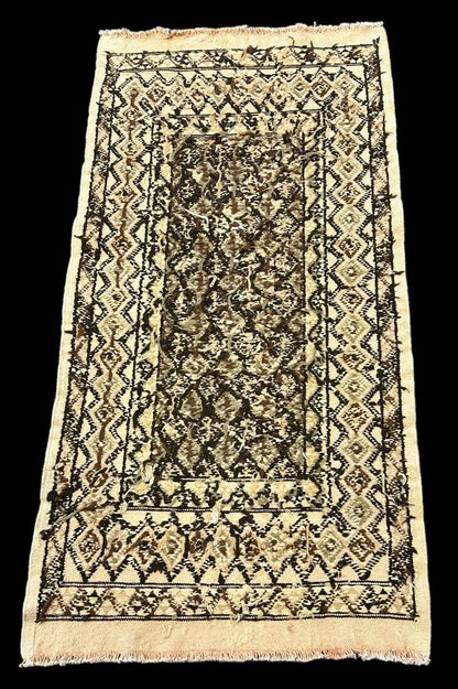 Handmade Vintage Wool Rug Moroccan Berber Beige Tribal Design 2'5 x 4'10 I Got Rugs Handmade Vintage Wool Rug Moroccan Berber Beige Tribal Design 2'5 x 4'10 I Got Rugs Handmade Vintage I Got Rugs