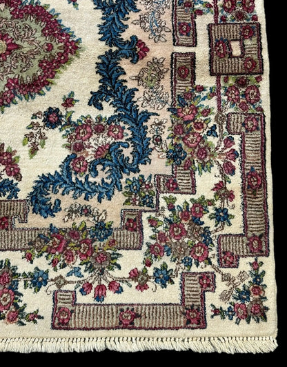 Handmade Vintage Wool Rug Persian Sarouk Design in Bold Colors 3'11 x 4'5 I Got Rugs Handmade Vintage Wool Rug Persian Sarouk Design in Bold Colors 3'11 x 4'5 I Got Rugs Handmade Vintage I Got Rugs