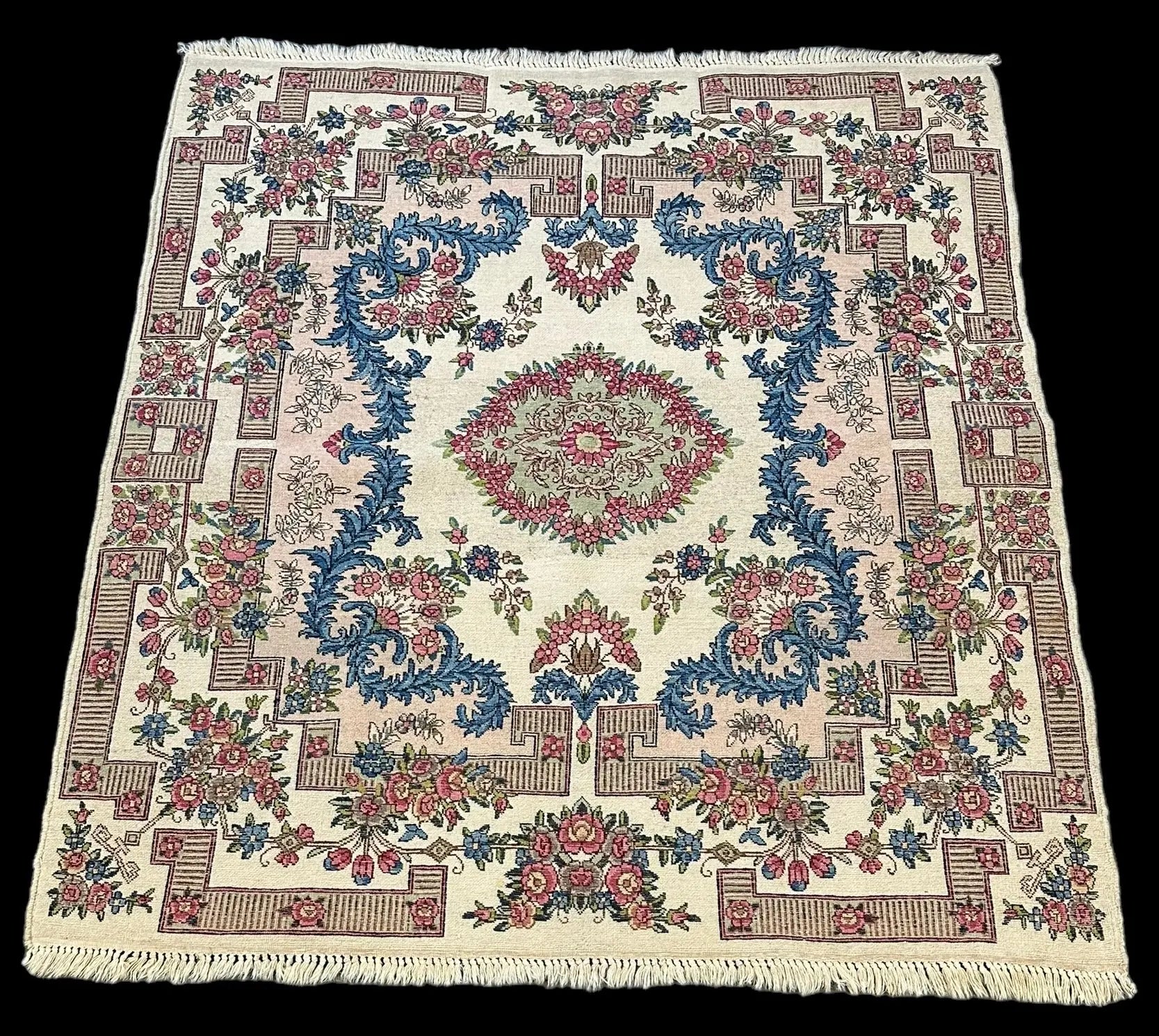 Handmade Vintage Wool Rug Persian Sarouk Design in Bold Colors 3'11 x 4'5 I Got Rugs Handmade Vintage Wool Rug Persian Sarouk Design in Bold Colors 3'11 x 4'5 I Got Rugs Handmade Vintage I Got Rugs