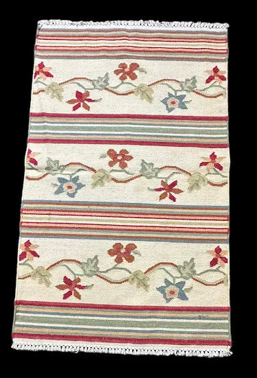Handmade Vintage Wool Rug Turkish Kilim Colorful Floral Pattern 3'1 x 5'2 I Got Rugs