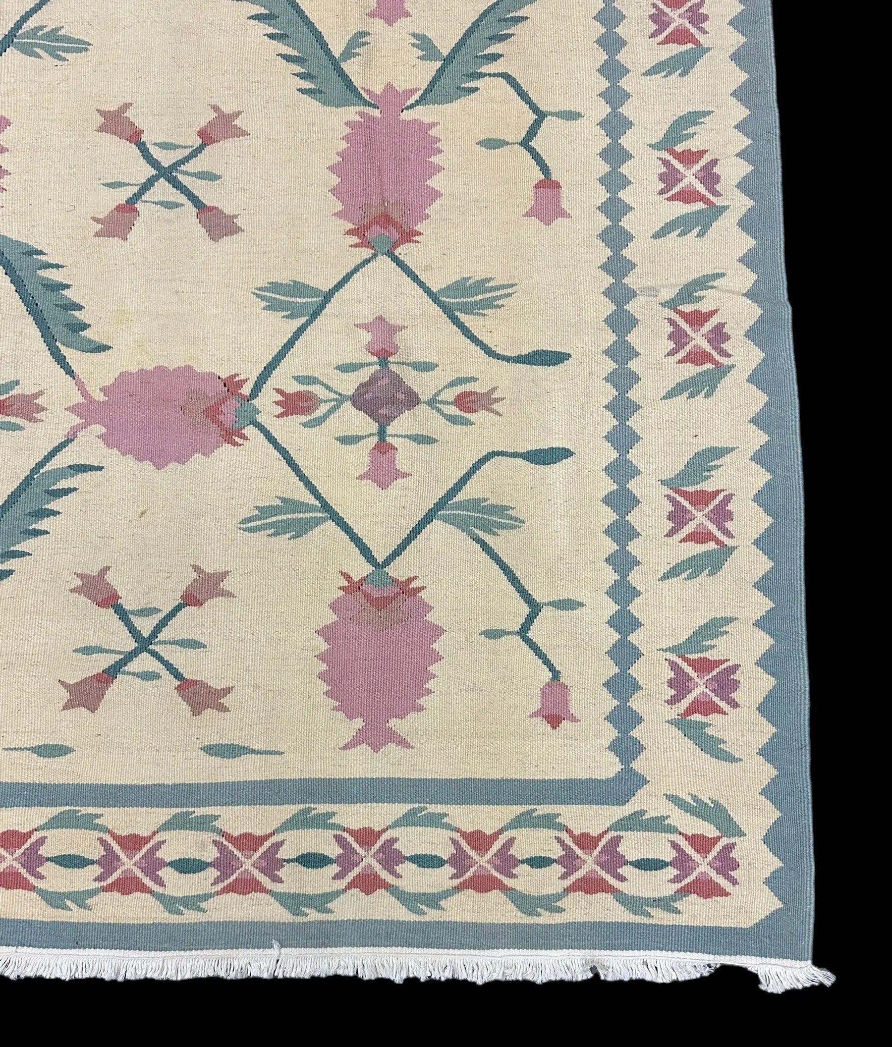 Handmade Vintage Wool Rug Turkish Kilim Floral Design in Light Colors 6' x 9' I Got Rugs