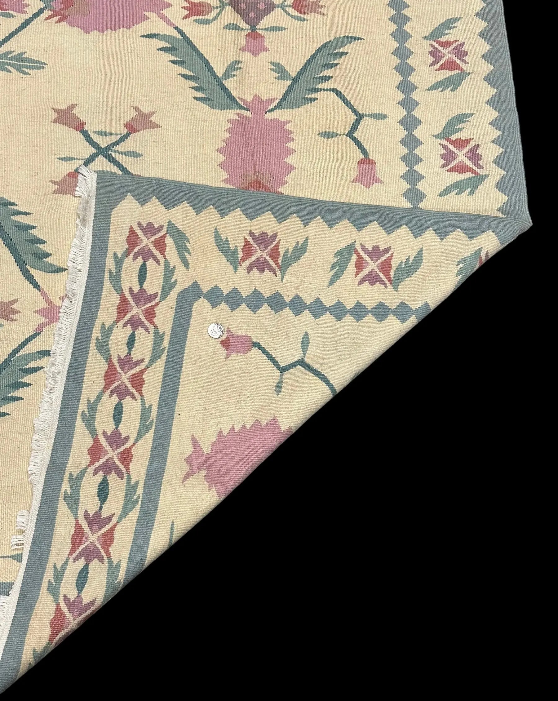 Handmade Vintage Wool Rug Turkish Kilim Floral Design in Light Colors 6' x 9' I Got Rugs