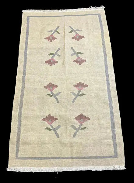 Vintage Hand-Knotted Wool Rug Persian Shiraz Beige Floral Pictorial 3' x 5'2 I Got Rugs