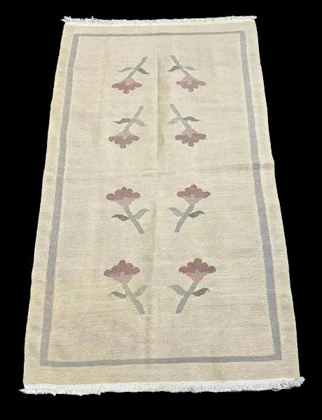 Vintage Hand-Knotted Wool Rug Persian Shiraz Beige Floral Pictorial 3' x 5'2 I Got Rugs
